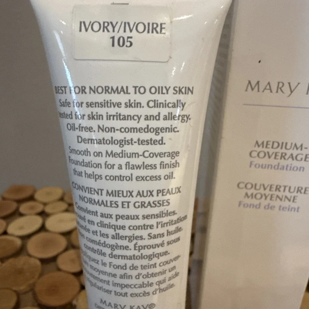 MARY KAY Medium-Coverage Foundation Ivory 105 Liquid 1 fl oz. 303600 Retired NIB